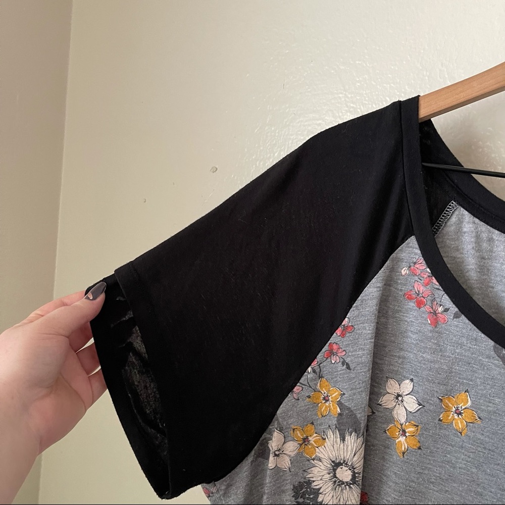 Torrid | Floral Raglan Tee - Picture 4 of 8